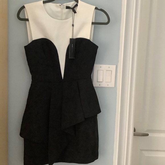 NEVER WORN: BCBG Max Azeia Kerrianne Dress Size 0 - Picture 1 of 1